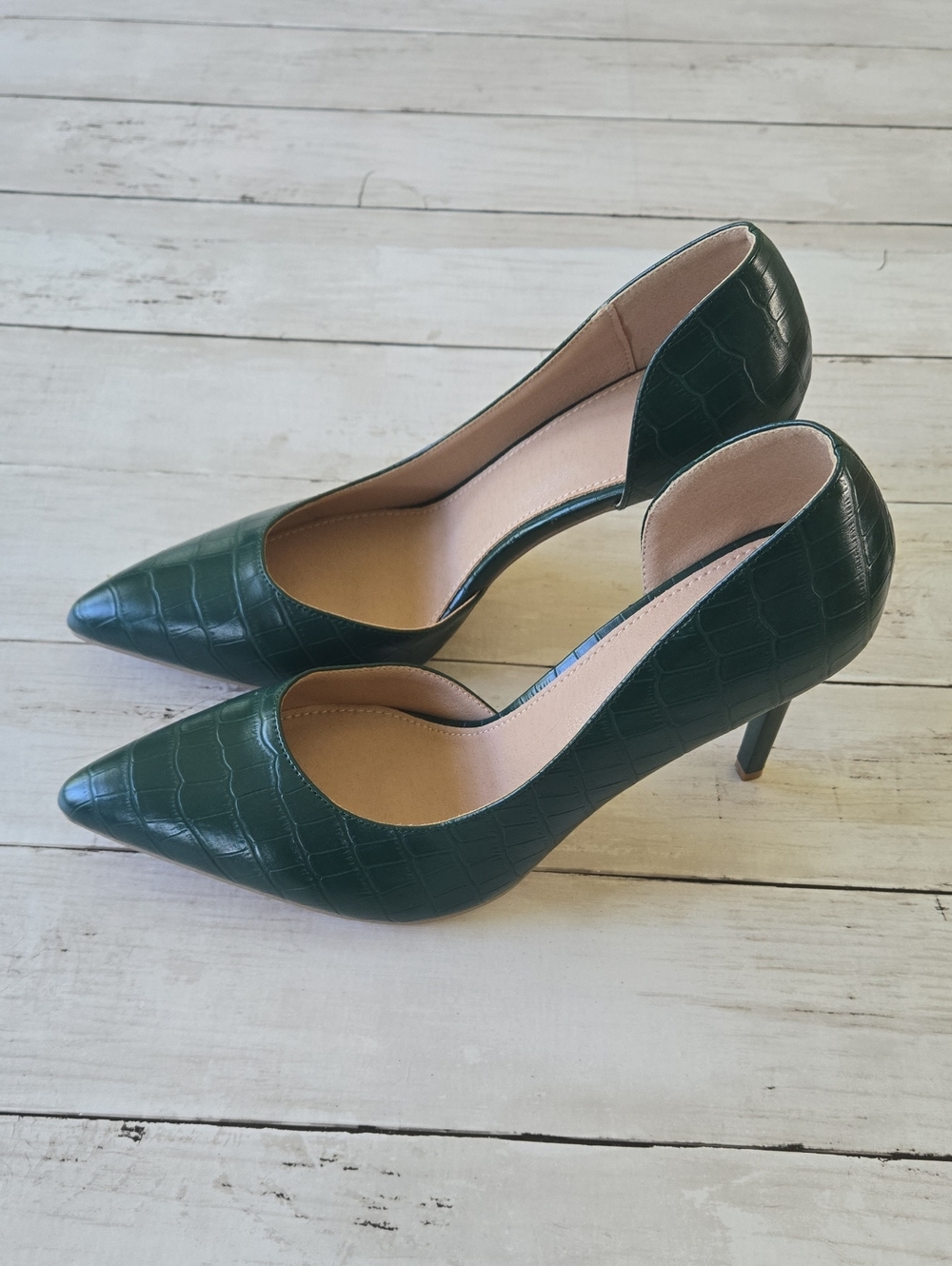 Green Crocodile-Embossed Pointed-Toe Heels Like New